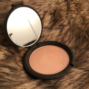 Becca Champagne Pop highlighter